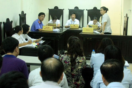 Hoãn phiên tòa xét xử vụ ông Hoàng Xuân Quế bị thu hồi bằng Tiến sĩ kiện Bộ trưởng Bộ GD-ĐT.